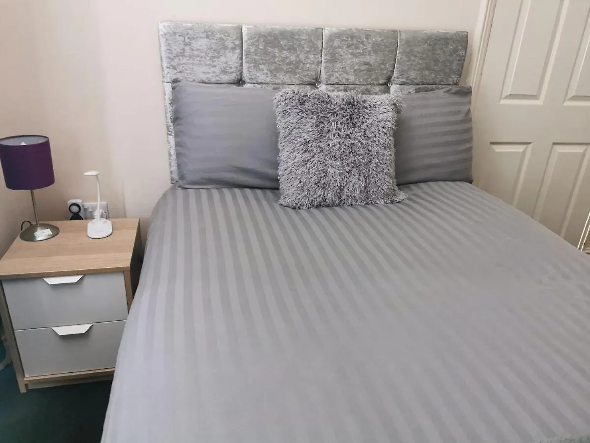 The Park Lane Retreat - Contractors Welcome Middlesbrough 0*,